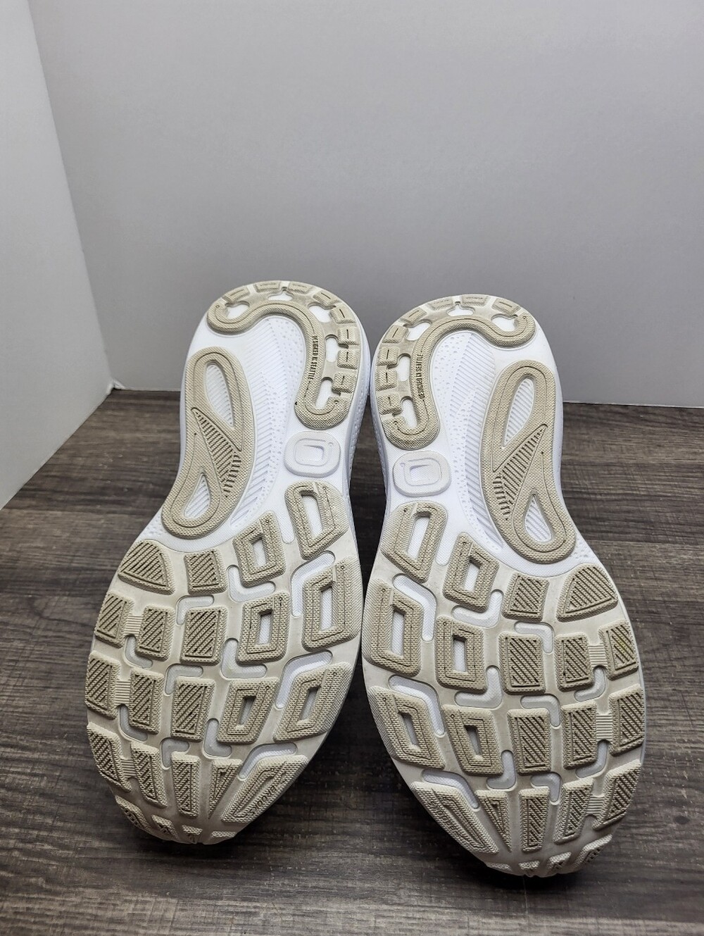 Brooks Adrenaline GTS 24 White Alloy 1204261B148 Women’s Size 9 Running Shoe - Picture 8 of 10